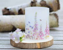 Laden Sie das Bild in den Galerie-Viewer, Windlicht / Teelichtpapier "Romantische Wiese"