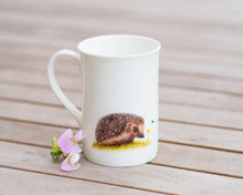 Laden Sie das Bild in den Galerie-Viewer, Porzellantasse "Niedlicher Igel"