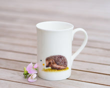 Laden Sie das Bild in den Galerie-Viewer, Porzellantasse "Niedlicher Igel"