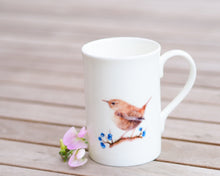 Laden Sie das Bild in den Galerie-Viewer, Porzellantasse "Kleiner Zaunkönig"