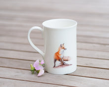 Laden Sie das Bild in den Galerie-Viewer, Porzellantasse "Schlaue Füchsin"