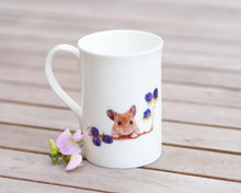 Laden Sie das Bild in den Galerie-Viewer, Porzellantasse "Brombeermaus"