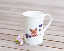 Laden Sie das Bild in den Galerie-Viewer, Porzellantasse "Brombeermaus"