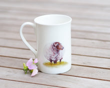 Laden Sie das Bild in den Galerie-Viewer, Tasse aus Porzellan "Wolliges Schaf"