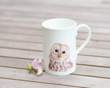 Laden Sie das Bild in den Galerie-Viewer, Tasse aus Porzellan "Zarte Eule"