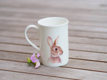Laden Sie das Bild in den Galerie-Viewer, Porzellantasse "Kaninchenportrait"