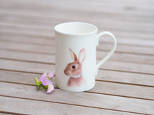 Laden Sie das Bild in den Galerie-Viewer, Porzellantasse "Kaninchenportrait"