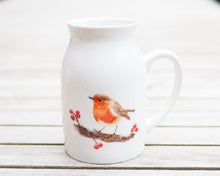 Laden Sie das Bild in den Galerie-Viewer, Set aus Porzellantasse und passender Vase/Kännchen "Rotkehlchen mit Beeren"