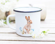 Laden Sie das Bild in den Galerie-Viewer, Emailletasse "Häschen im Gras"