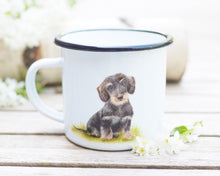 Laden Sie das Bild in den Galerie-Viewer, Emailletasse "Niedlicher Dackel"