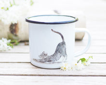 Laden Sie das Bild in den Galerie-Viewer, Emailletasse "Feinstes Katzenyoga"