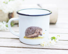 Laden Sie das Bild in den Galerie-Viewer, Emailletasse "Kleiner Igel"