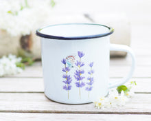 Laden Sie das Bild in den Galerie-Viewer, Emailletasse mit schönstem Tier- oder Blumenmotiv, liebevoll gestaltet im Vintagelook