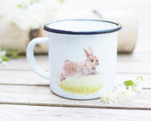 Laden Sie das Bild in den Galerie-Viewer, Emailletasse "Hoppelhäschen"