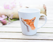 Laden Sie das Bild in den Galerie-Viewer, Elegante weiße Keramiktasse mit Tier- oder Blumenillustration, hochwertiger Druck, liebevoll gestaltet, Fuchs