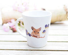 Laden Sie das Bild in den Galerie-Viewer, Konische Tasse "Maus mit Brombeeren"