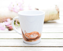 Laden Sie das Bild in den Galerie-Viewer, Konische Tasse "Schlafender Fuchs"