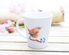 Laden Sie das Bild in den Galerie-Viewer, Konische Tasse "Zaunkönig mit Beeren"