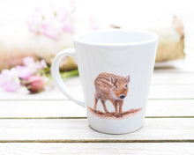 Laden Sie das Bild in den Galerie-Viewer, Konische Tasse "Kleines Wildschwein"