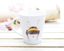 Laden Sie das Bild in den Galerie-Viewer, Konische Tasse "Witziger Hummelpo"