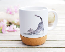 Laden Sie das Bild in den Galerie-Viewer, Große Tasse mit Korkboden "Katze am Morgen"