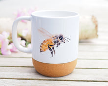 Laden Sie das Bild in den Galerie-Viewer, Große Tasse mit Korkboden "Fleißige Biene"