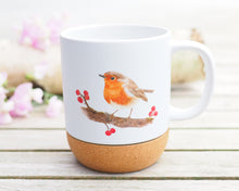 Laden Sie das Bild in den Galerie-Viewer, Große Tasse mit Korkboden "Rotkehlchen und Beeren"