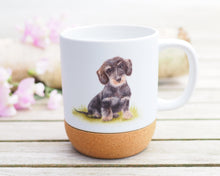 Laden Sie das Bild in den Galerie-Viewer, Große Tasse mit Korkboden "Niedlicher Dackel"