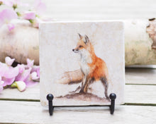 Laden Sie das Bild in den Galerie-Viewer, Antikmarmor-Fliese mit handgezeichnetem Tier- oder Blumenmotiv, dekorativ und einzigartig