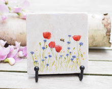 Laden Sie das Bild in den Galerie-Viewer, Antikmarmor-Fliese mit handgezeichnetem Tier- oder Blumenmotiv, dekorativ und einzigartig