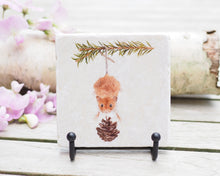 Laden Sie das Bild in den Galerie-Viewer, Antikmarmor-Fliese mit handgezeichnetem Tier- oder Blumenmotiv, dekorativ und einzigartig