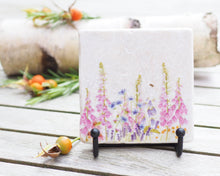 Laden Sie das Bild in den Galerie-Viewer, Antikmarmor-Fliese mit handgezeichnetem Tier- oder Blumenmotiv, dekorativ und einzigartig