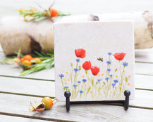 Laden Sie das Bild in den Galerie-Viewer, Antikmarmor-Fliese mit handgezeichnetem Tier- oder Blumenmotiv, dekorativ und einzigartig