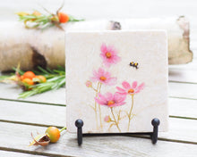 Laden Sie das Bild in den Galerie-Viewer, Antikmarmor-Fliese mit handgezeichnetem Tier- oder Blumenmotiv, dekorativ und einzigartig