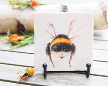 Laden Sie das Bild in den Galerie-Viewer, Antikmarmor-Fliese mit handgezeichnetem Tier- oder Blumenmotiv, dekorativ und einzigartig