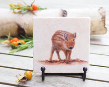 Laden Sie das Bild in den Galerie-Viewer, Antikmarmor-Fliese mit handgezeichnetem Tier- oder Blumenmotiv, dekorativ und einzigartig