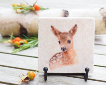 Laden Sie das Bild in den Galerie-Viewer, Antikmarmor-Fliese mit handgezeichnetem Tier- oder Blumenmotiv, dekorativ und einzigartig