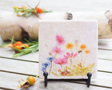 Laden Sie das Bild in den Galerie-Viewer, Antikmarmor-Fliese mit handgezeichnetem Tier- oder Blumenmotiv, dekorativ und einzigartig