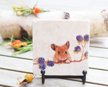 Laden Sie das Bild in den Galerie-Viewer, Antikmarmor-Fliese mit handgezeichnetem Tier- oder Blumenmotiv, dekorativ und einzigartig