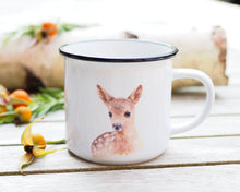 Laden Sie das Bild in den Galerie-Viewer, Keramiktasse mit Rand in Vintageoptik "Schönes Reh"
