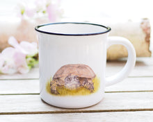 Laden Sie das Bild in den Galerie-Viewer, Keramiktasse mit Rand in Vintageoptik "Europäische Schildkröte"