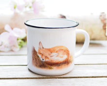 Laden Sie das Bild in den Galerie-Viewer, Keramiktasse mit Rand in Vintageoptik "Schlafender Fuchs"