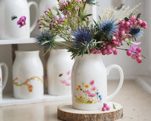 Laden Sie das Bild in den Galerie-Viewer, Milchkännchen/Vase "Kleine Sommerwiese"