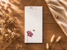 Laden Sie das Bild in den Galerie-Viewer, Notizblock "Mohnblume mit Hummel"