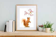 Laden Sie das Bild in den Galerie-Viewer, Hochwertiger Kunstdruck auf Gmund Bio Papier mit feinem Natur- oder Tiermotiv, mattes Finish Eichhörnchen