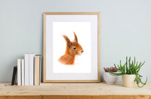 Laden Sie das Bild in den Galerie-Viewer, Hochwertiger Kunstdruck auf Gmund Bio Papier mit feinem Natur- oder Tiermotiv, mattes Finish Eichhörnchen