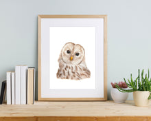 Laden Sie das Bild in den Galerie-Viewer, Kunstdruck "Weise Eule" in 20x30 cm auf feinstem Papier