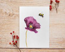Laden Sie das Bild in den Galerie-Viewer, Postkarte mit Blume und Hummel