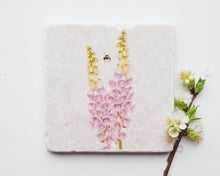 Laden Sie das Bild in den Galerie-Viewer, Bild auf Stein "Fingerhut mit Hummel"