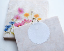 Laden Sie das Bild in den Galerie-Viewer, Bild auf Stein "Rotkehlchen im Frühling"